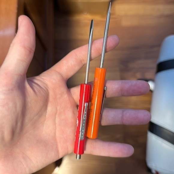 two flat head screwdrivers - Picture 1 of 2